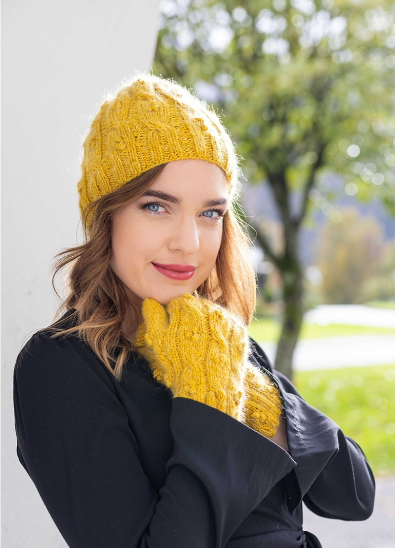 Romantikkstrikk hue- og vottesett