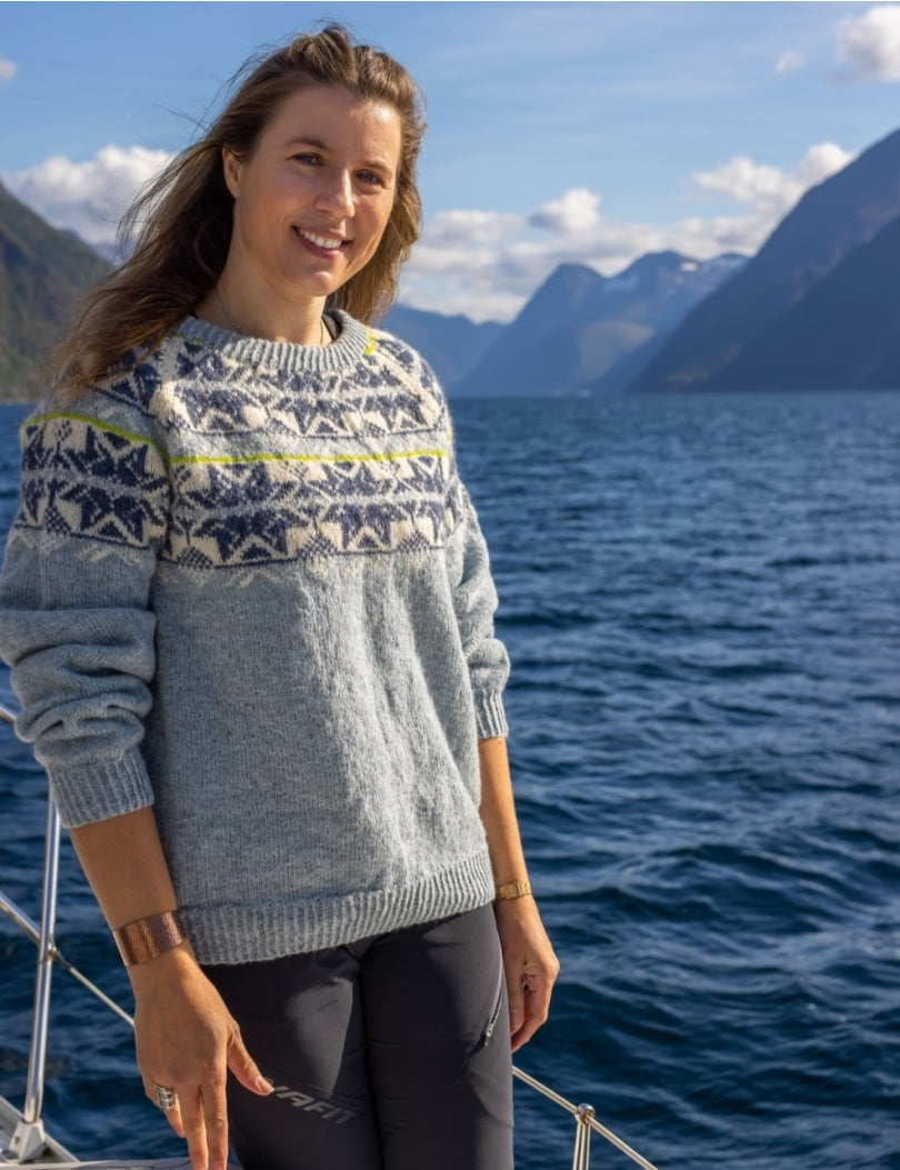 Hjørundfjordgenser Lys Blå Vinter Herre/Unisex - FERDIGSTRIKK