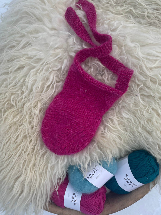 Alpine mittens and hat