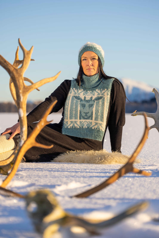 Deer-necked lady