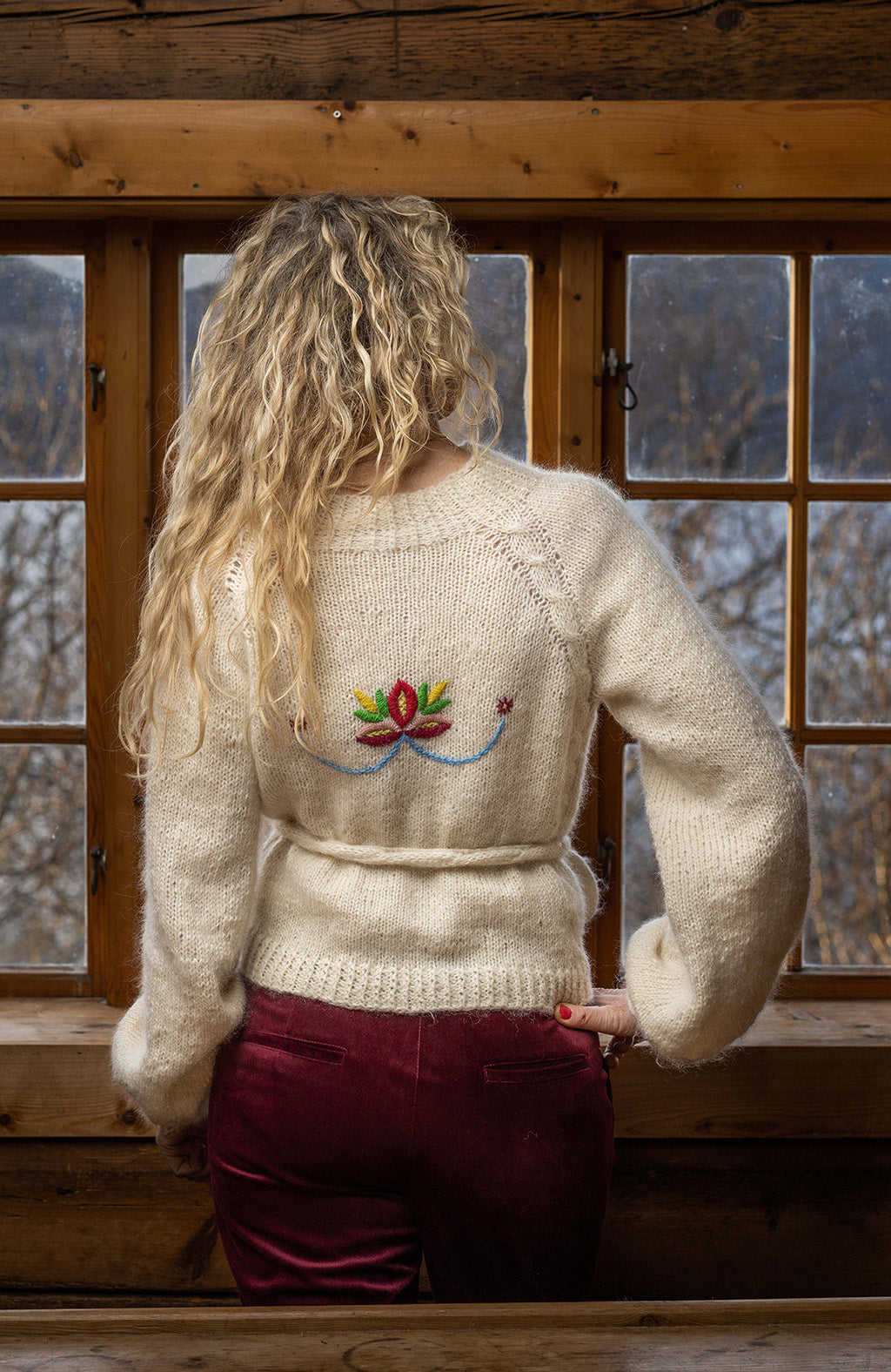 Eyelet jacket - the queen's choice