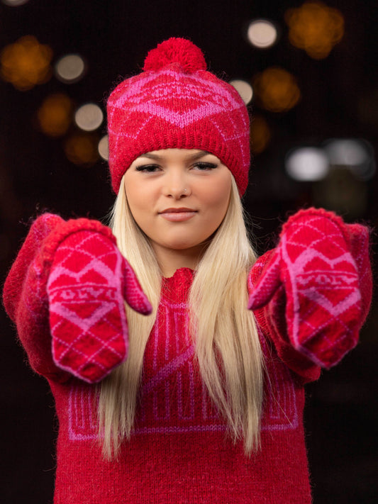 Alpine mittens and hat